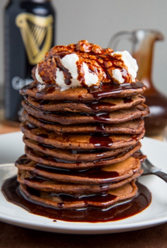 Eller varför inte pannkakor gjorda på Guinness-öl med choklad? Eller varför inte pannkakor gjorda på Guinness-öl med choklad?