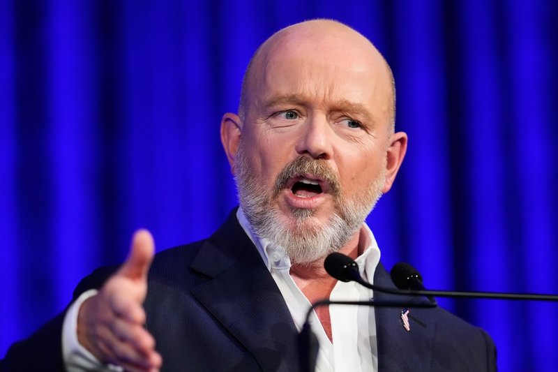 Republikanen Steve Hilton jobbade politiskt i Storbritannien innan han flyttade till Kalifornien och blev amerikansk medborgare och programledare. Inför guvernörsvalet har han president Donald Trumps stöd. Bild från en tv-debatt i maj.