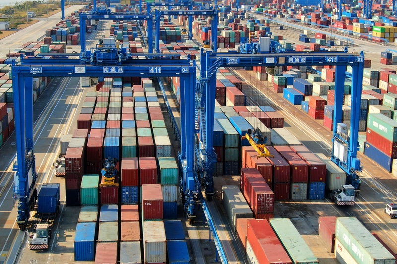 Huggsexa om containerfrakten. Arkivbild.