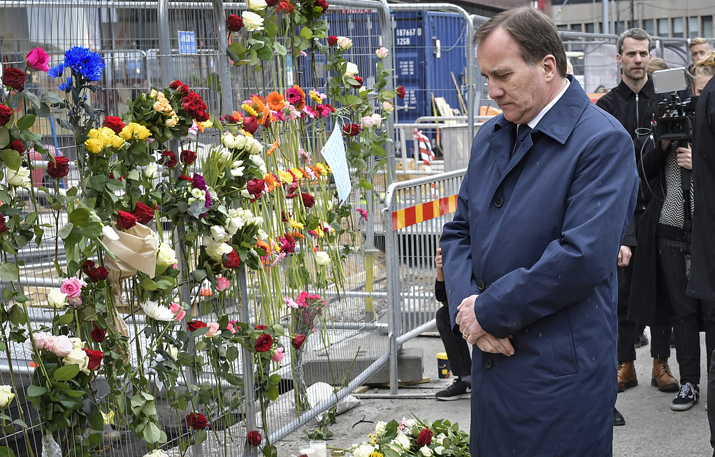 Stefan Löfven dagen efter attacken Vid Åhléns