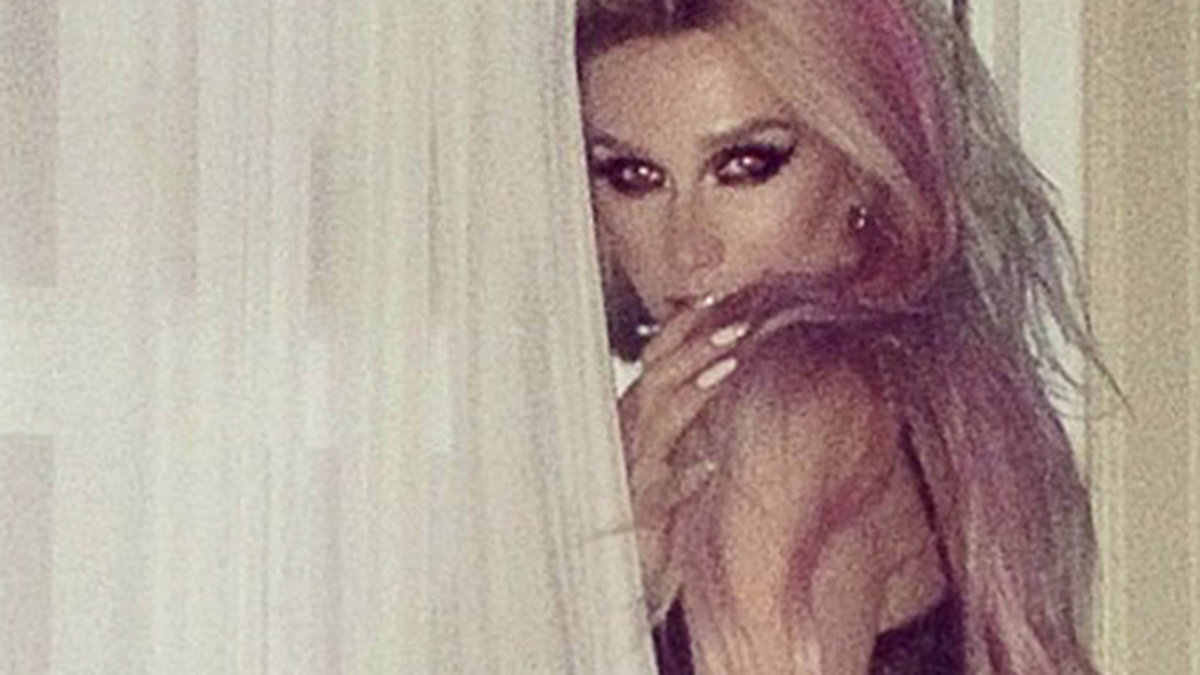 Kesha bjuder på en vågad Instagrambild.