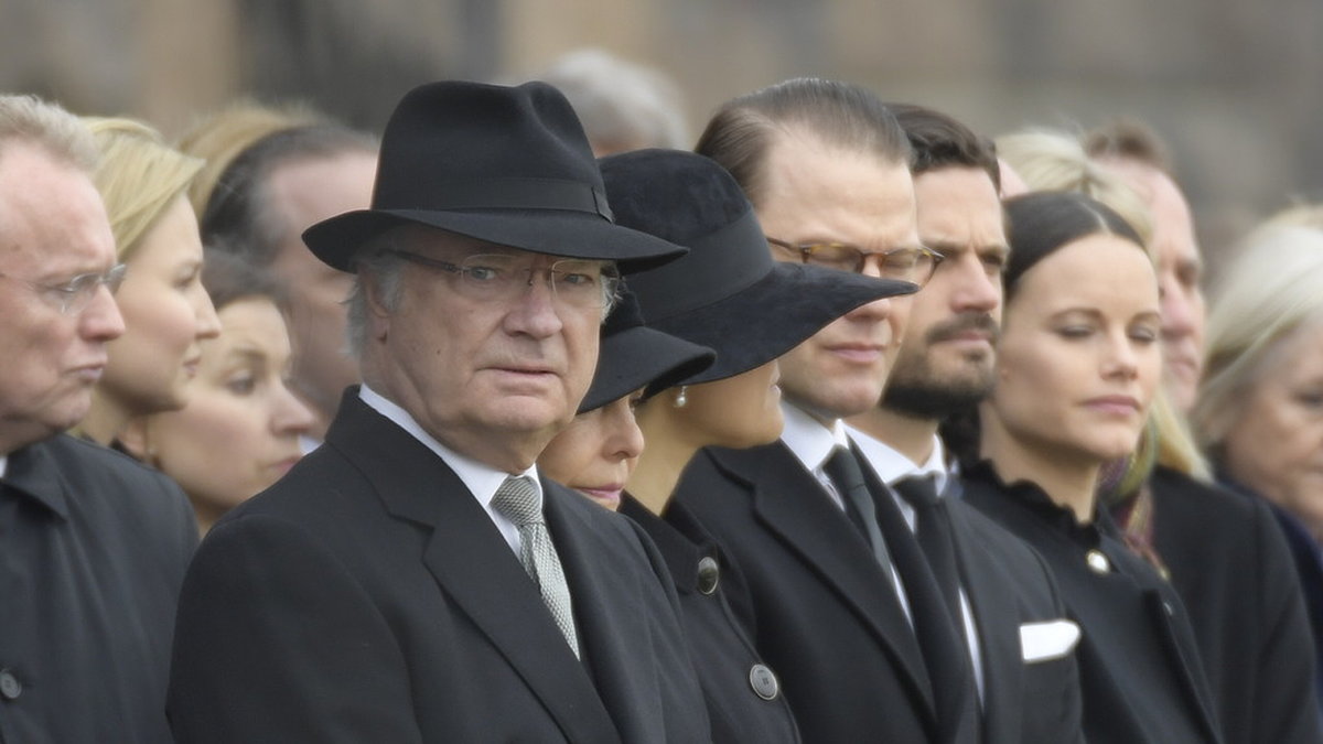 Kungen har tidigare hållit ett tal till Sverige och uttryck sitt medlidande för de drabbade. 