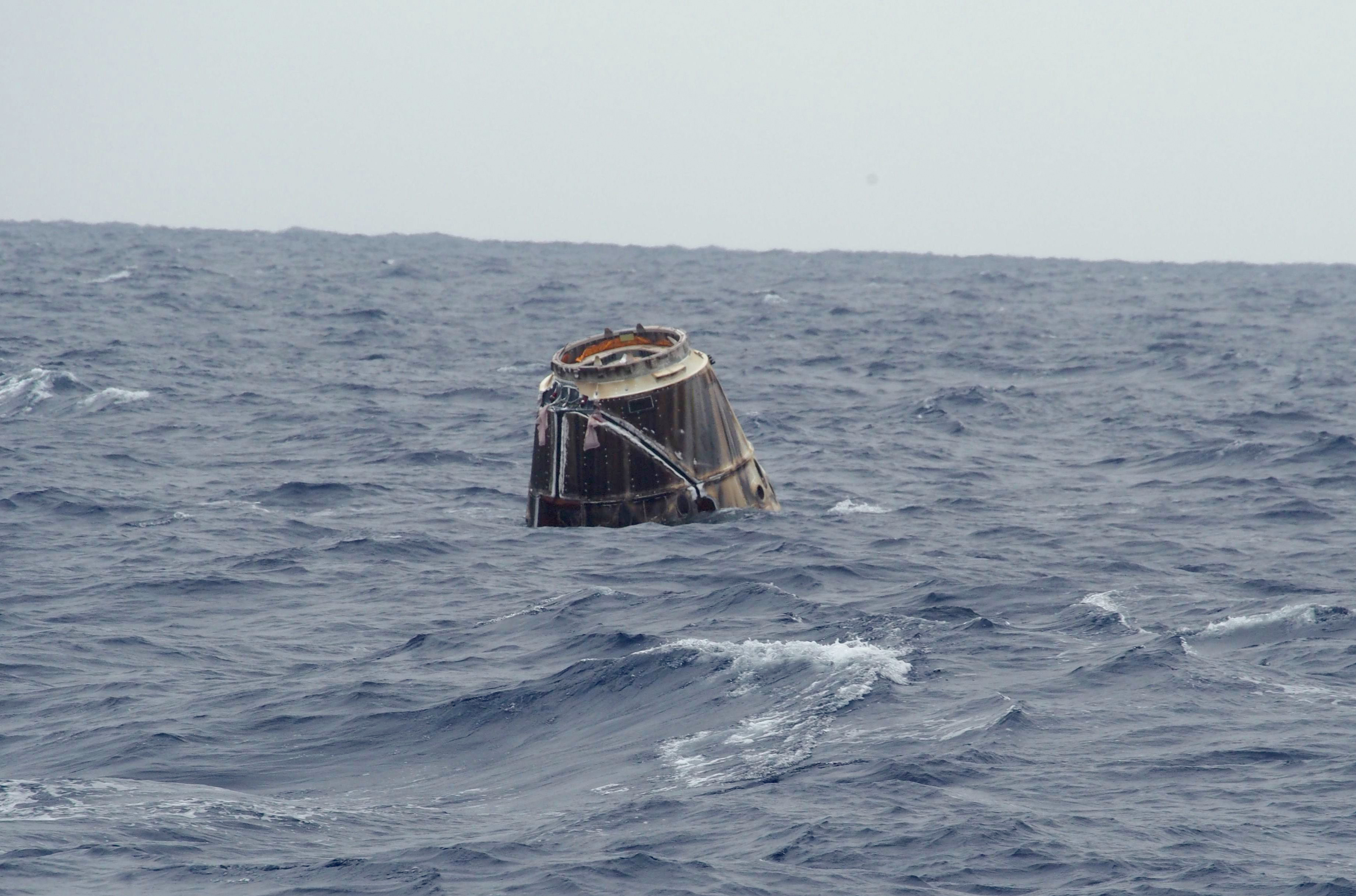 Rymdfarkosten Dragon slog ner i Stilla havet under torsdagen.