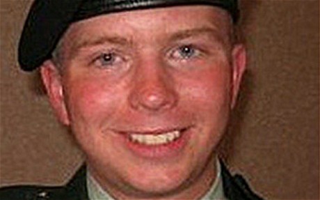 Den förmodade källan bakom läckorna, Bradley Manning, 23, ligger pyrt till.