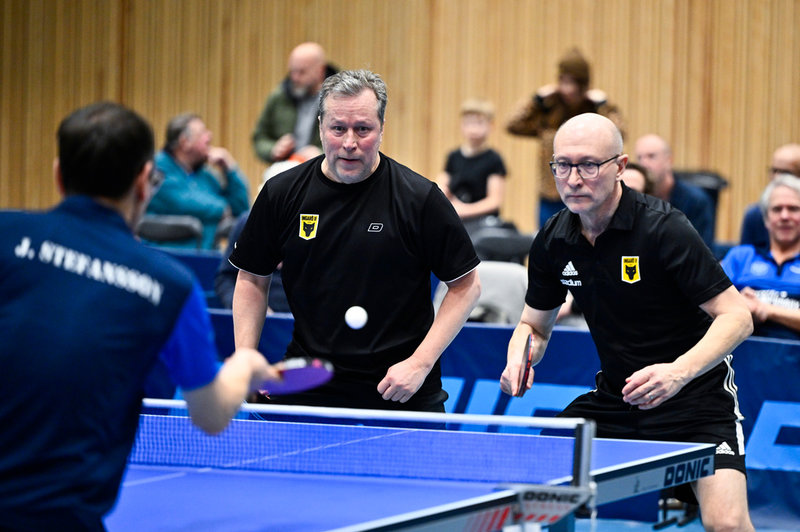Jan-Ove Waldner och hans bror Kjell-Åke Waldner spelar pingisdubbel i division 4. 