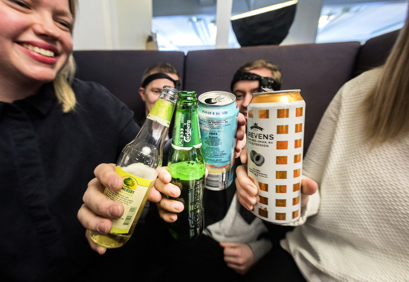 Att dricka öl och äta chips varje natt under fotbolls-VM mår kroppen inte särskilt bra av. ”Man kanske ska spara det till Sverigematcherna", säger Maria Nordin.
