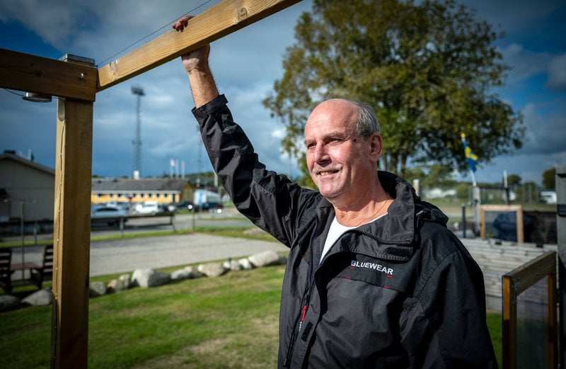 Lennart Hansson ser Strandvallen från sin campingplats. Han är bara 90 procents säker på att Mjällby tar guld.