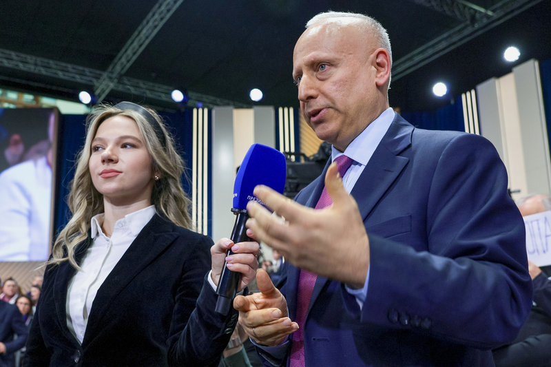 BBC-korrespondenten Steve Rosenberg frågade om Putin planerar fler "militära specialoperationer". Han är en av få västerländska journalister som ännu tillåts närvara vid evenemang som dessa.