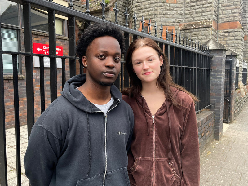 Studenterna Ian och Ella i Cardiff oroas över ytterhögerns framgångar i England och Wales.