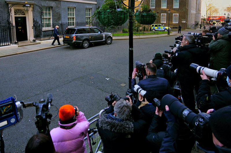 Boris Johnson på väg till till onsdagens frågestund.