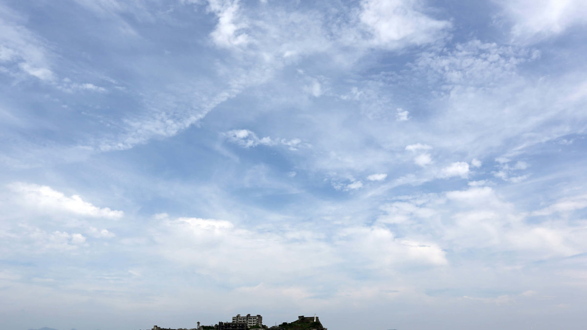 Utanför Japans kust ligger ön Hashima. Ön kallas även för Gunkanjima vilket betyder "Battleship Island" – den ser nämligen ut som ett skepp.