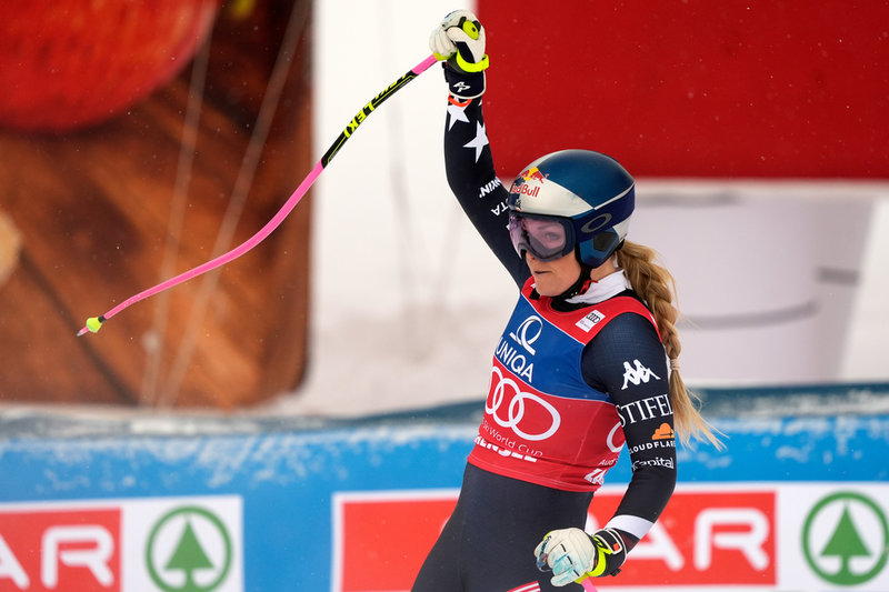 Armen i luften efter karriärens 84:e seger.