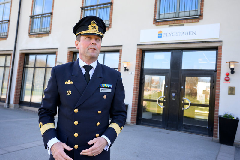 Försvarsmaktens rymdchef Anders Sundeman ser fram emot Sveriges första operativa militära satellit i rymden. Det är en underrättelse- och spaningssatellit stor som en tvättmaskin.