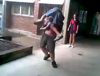 Casey, 16, slog tillbaka mot mobbarna - blev näthjälte