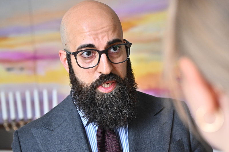 Nima Poushin, direktör för gymnasie- och arbetsmarknadsförvaltningen vid Örebro kommun, tycker att de framgångsrika faktorerna som lyfts i rapporten speglar kommunens organisationskultur.