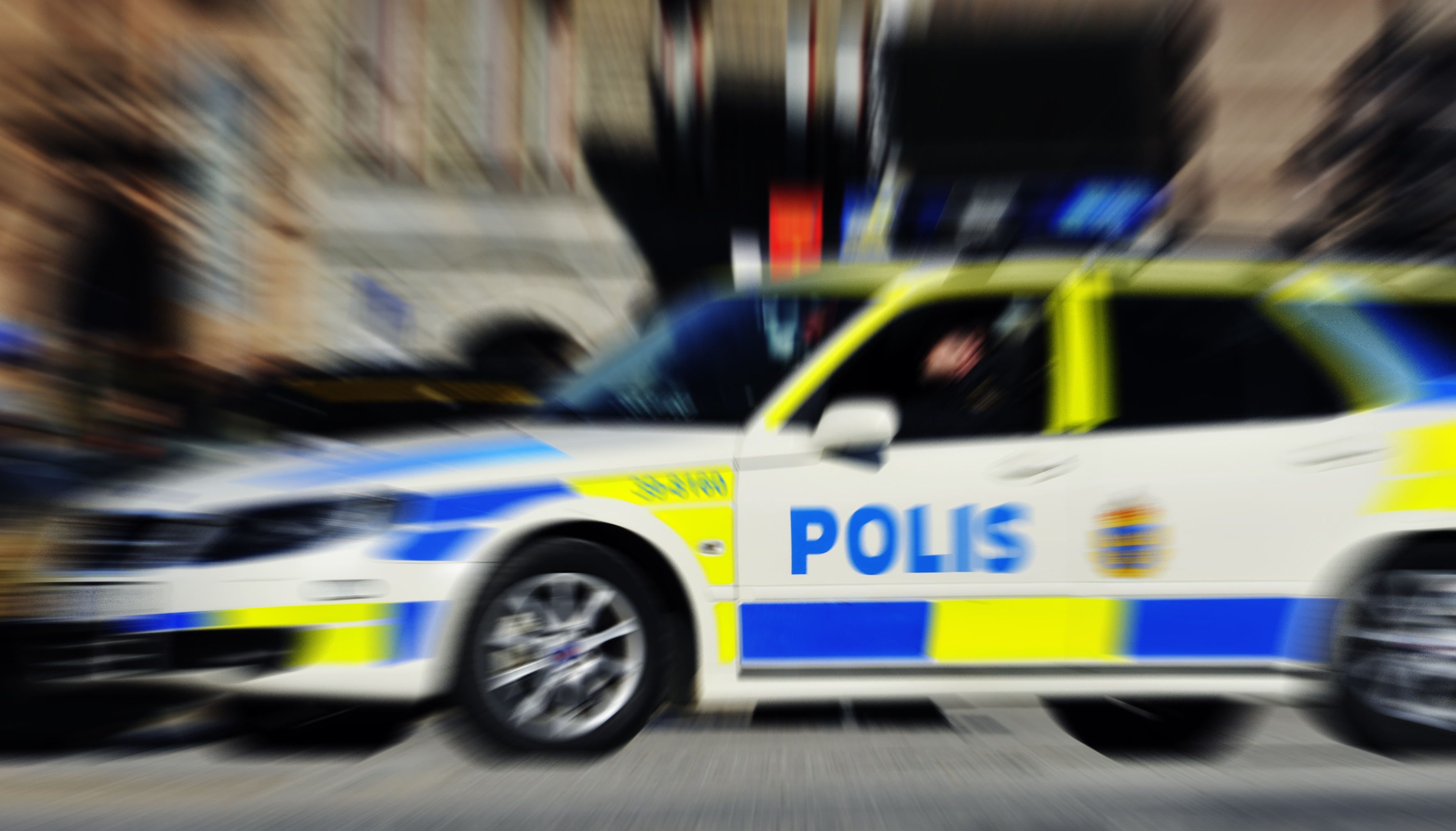 I går kväll genomsökte polisen skolor i Norrköping i jakt på knark. 