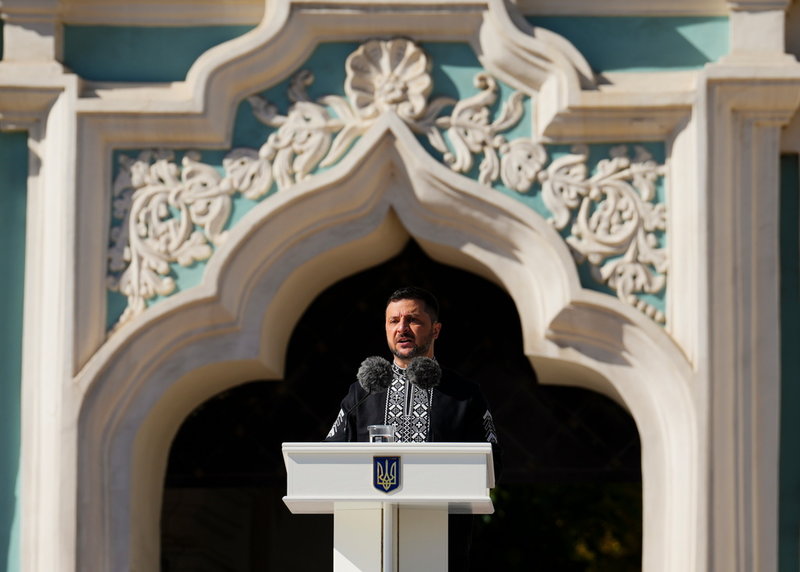 Ukrainas president Volodymyr Zelenskyj håller tal på självständighetsdagen.