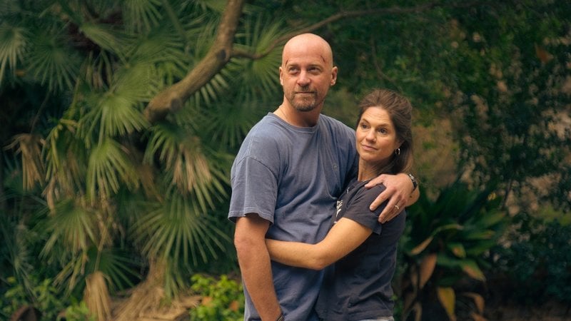 Jerka Johansson och Rakel Wärmländer i "Där solen alltid skiner". Pressbild.