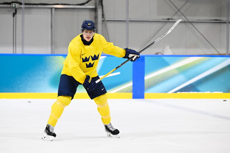 Hampus Lindholm under Tre Kronors träning.