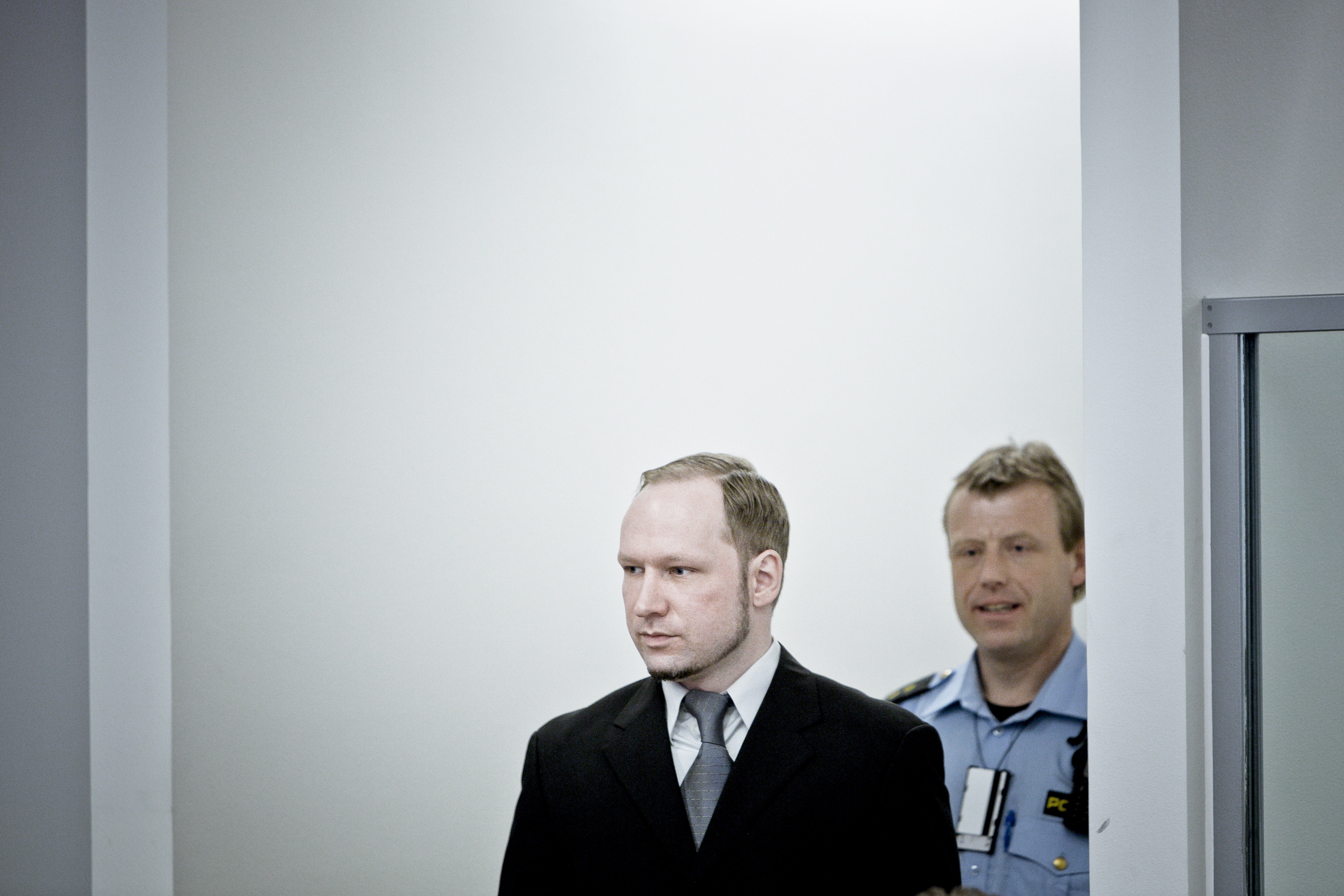 Breivik sade att han inte ville döda de civila personerna i båtarna, utan endast avfyrade varningsskott mot dem.