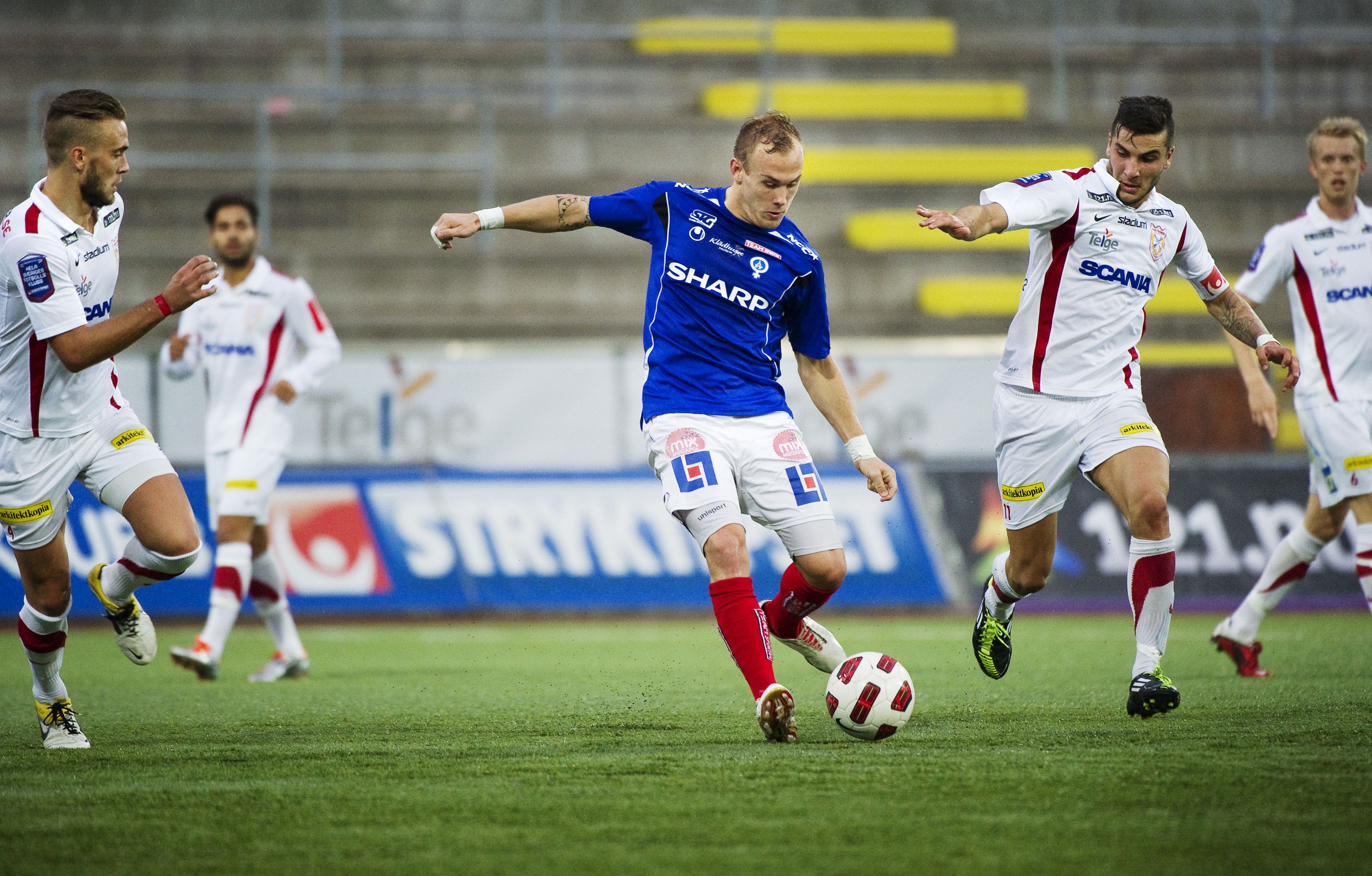 22. Magnus Eriksson, anfallare. Betyg: 3/5. En talangfull forward som gjorde succé med 15 mål i superettan. Åtvidabergs främsta offensiva vapen. 22. Magnus Eriksson, anfallare. Betyg: 3/5. En talangfull forward som gjorde succé med 15 mål i superettan. Åtvidabergs främsta offensiva vapen.