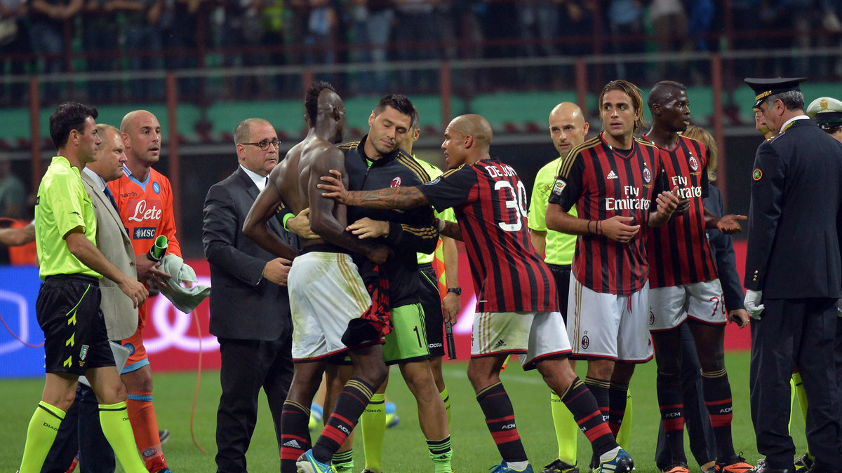 Balotelli var förbannad efter förlusten mot Napoli och blev utvisad efter slutsignalen.