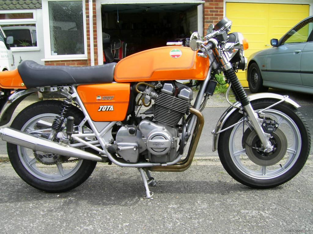 11. Laverda Jota (1976) Kubik: 981cc Topphastighet: 230km/h 11. Laverda Jota (1976) Kubik: 981cc Topphastighet: 230km/h