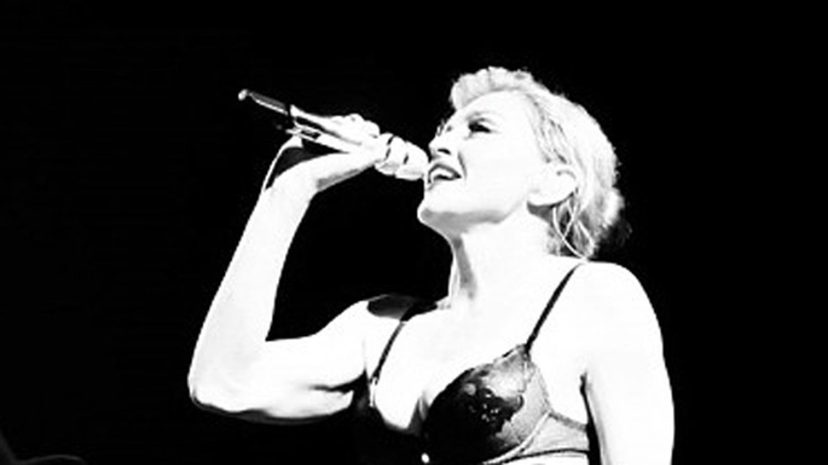Här sjunger Madonna Like a Virgin på sin premiär-Instabild från November förra året.