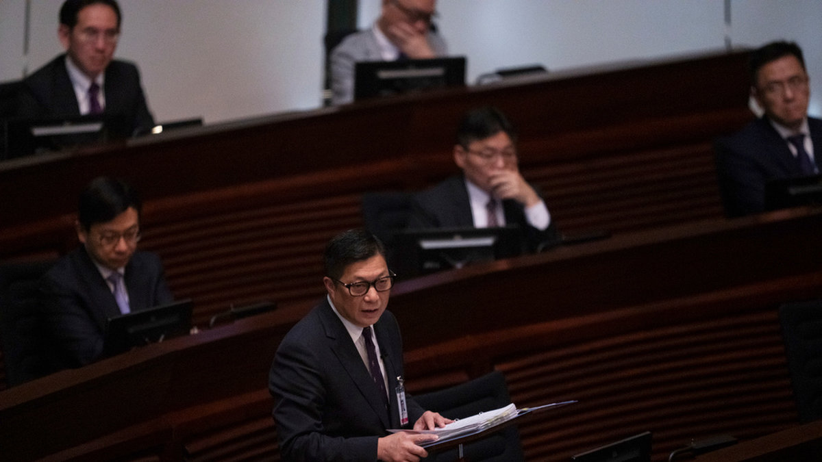 Hongkongs säkerhetsminister Chris Tang i samband med omröstningen på tisdagen.