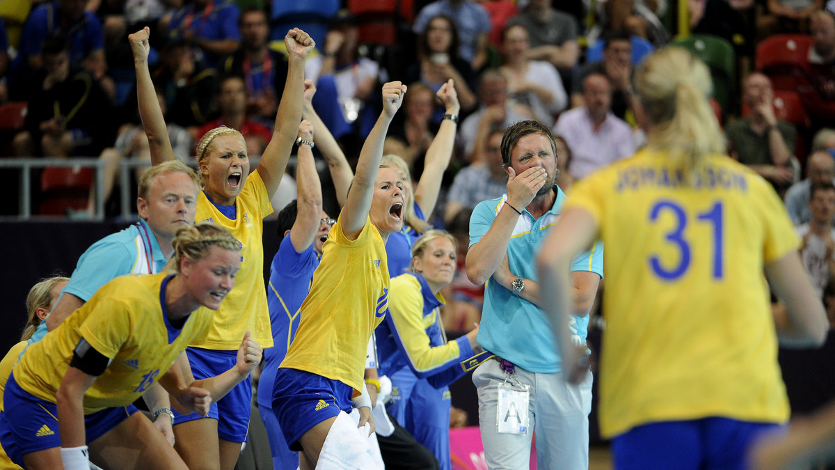 Sverige började dock bra och ledde faktiskt med 10-8 i paus.