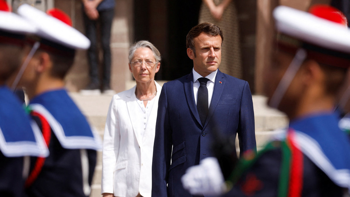 Frankrikes president Emmanuel Macron och premiärminister Élisabeth Borne i lördags.