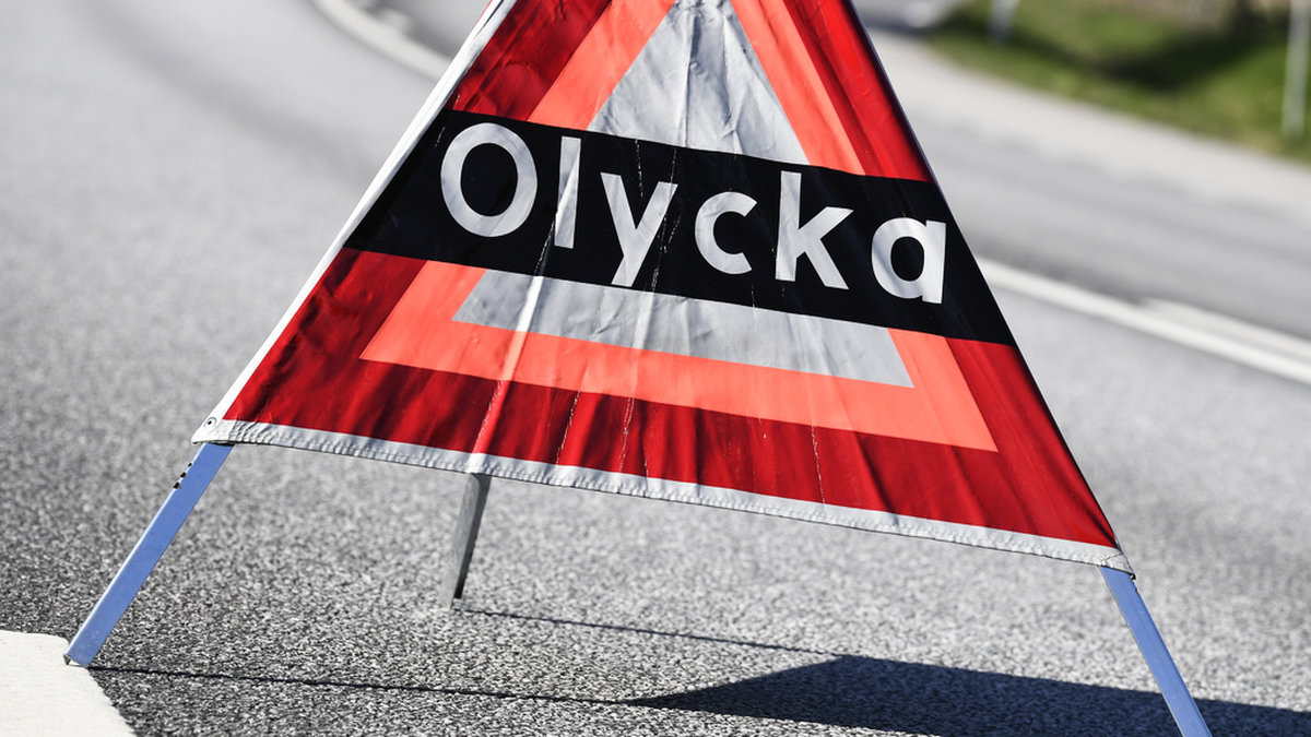 Man i 40-årsåldern död efter bilolycka – körde av vägen