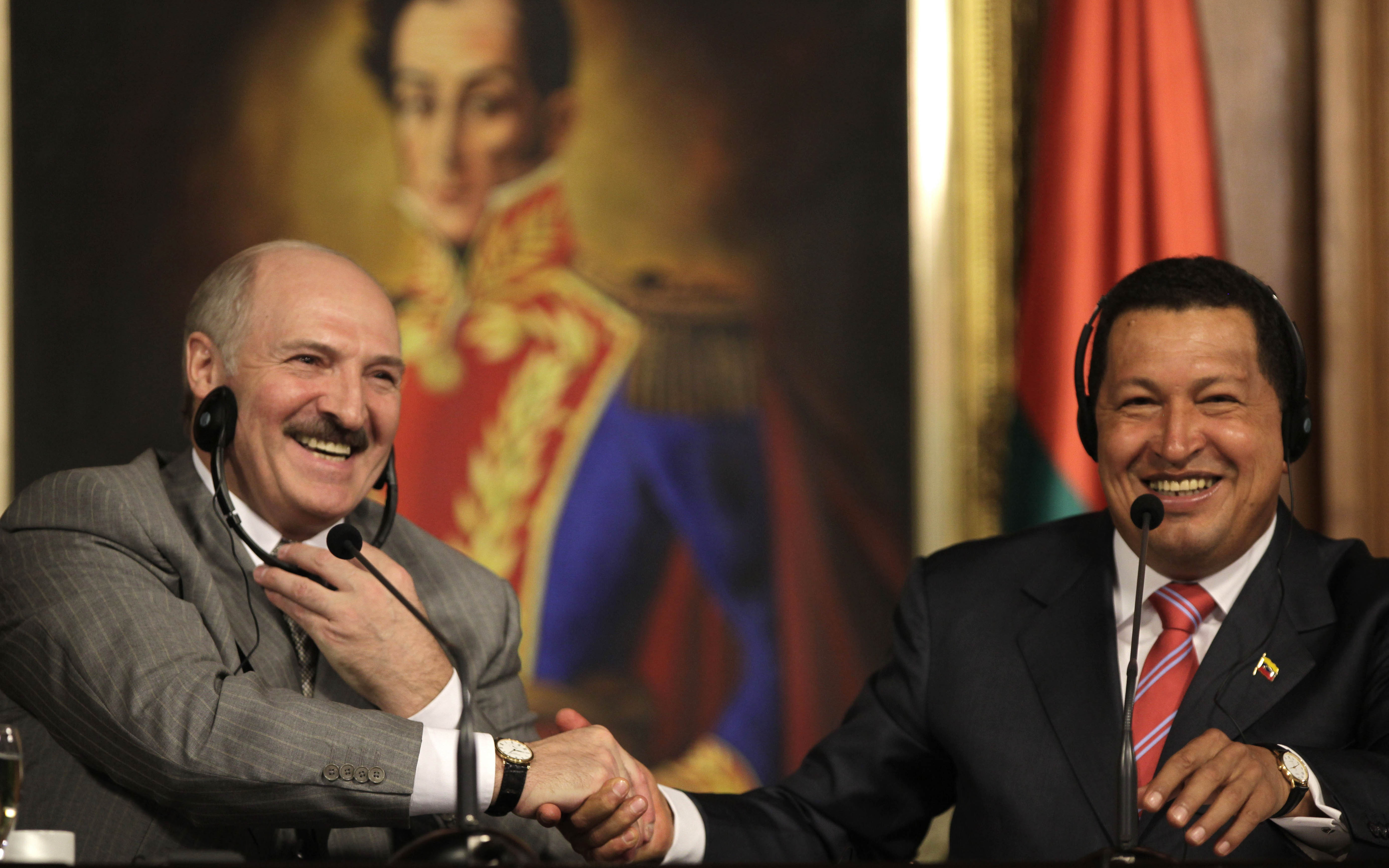 Lukasjenko och Venezuelas Hugo Chávez är Khaddafis enda kvarvarande vänner.