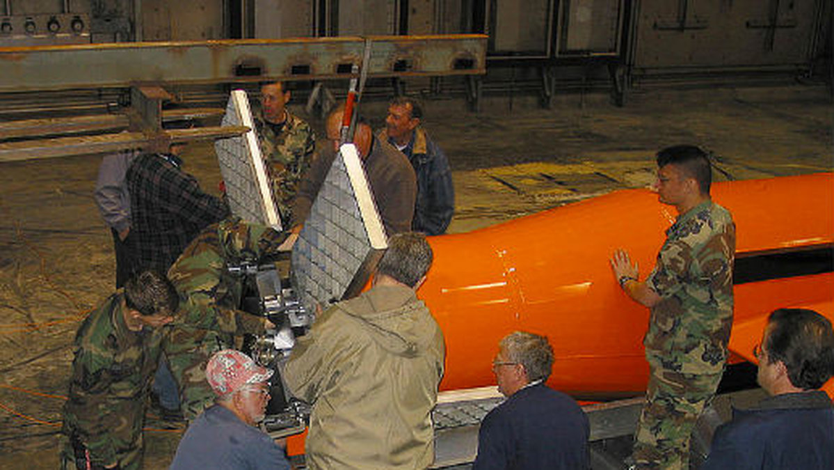 Den 10 ton tunga ickekärnvapen-bomben tillverkades under Irakkriget, men användes aldrig. (Arkivbild från mars 2003)