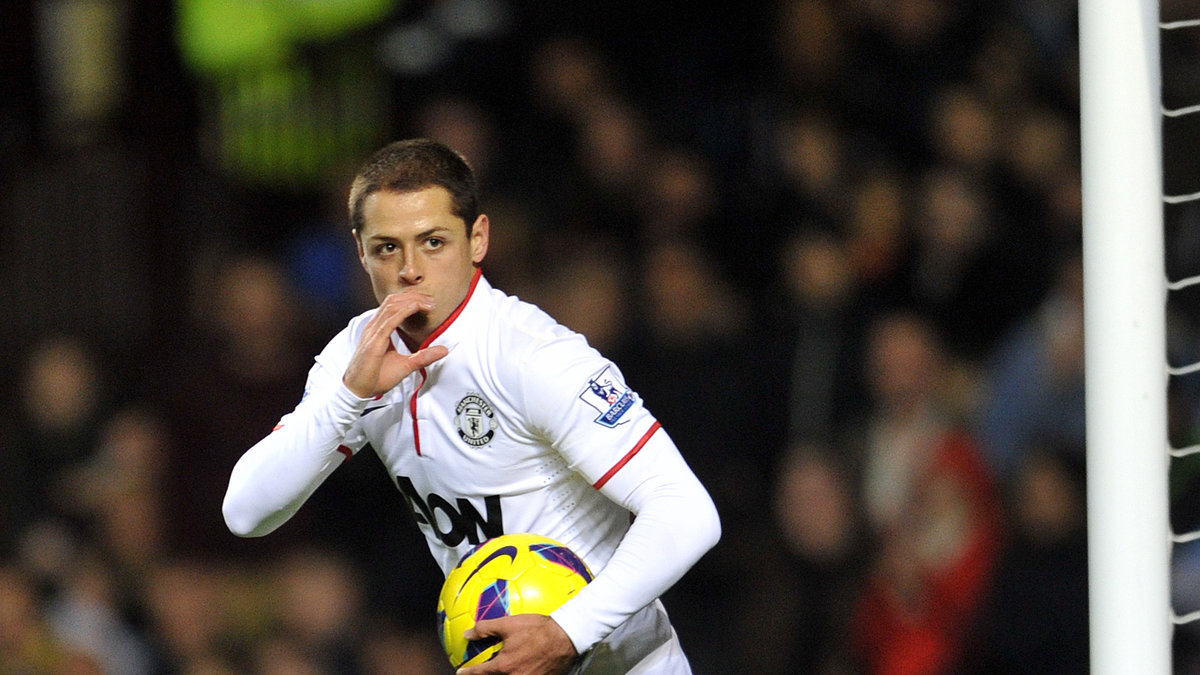 Javier Hernandez satte två mål och låg bakom ett tredje när Manchester United vände och vann borta mot Aston Villa.