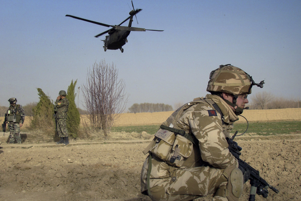 I vintras dog två svenska officerare på tjänstgöring i Afghanistan.