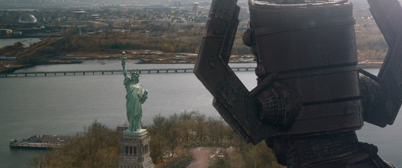 Planetätaren Galactus anländer till New York i den nya Marvelfilmen "The Fantastic Four: First steps". Pressbild