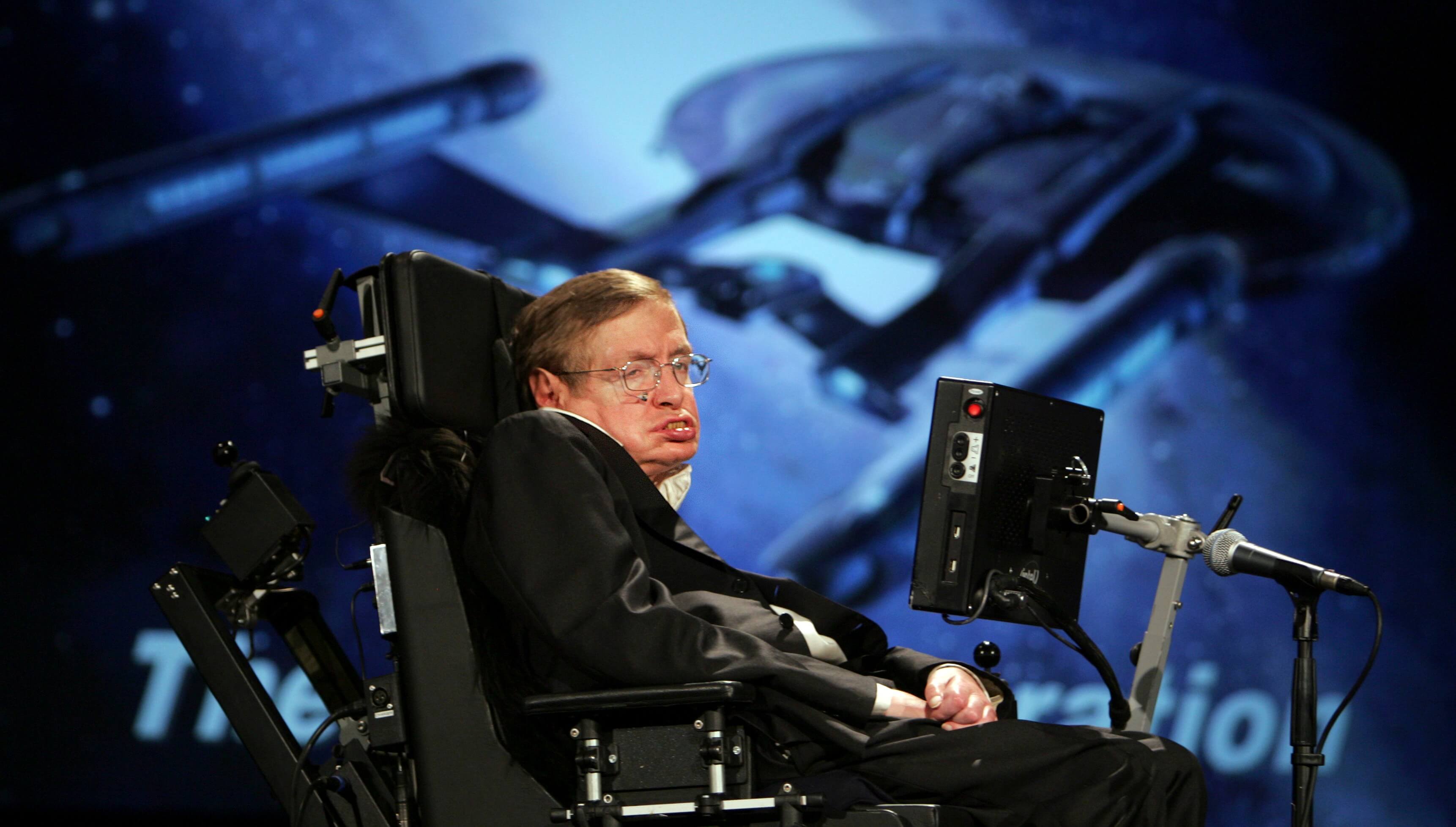 "Om vi människor vill överleva måste vi flytta till andra planeter", säger Hawking om satsningen.