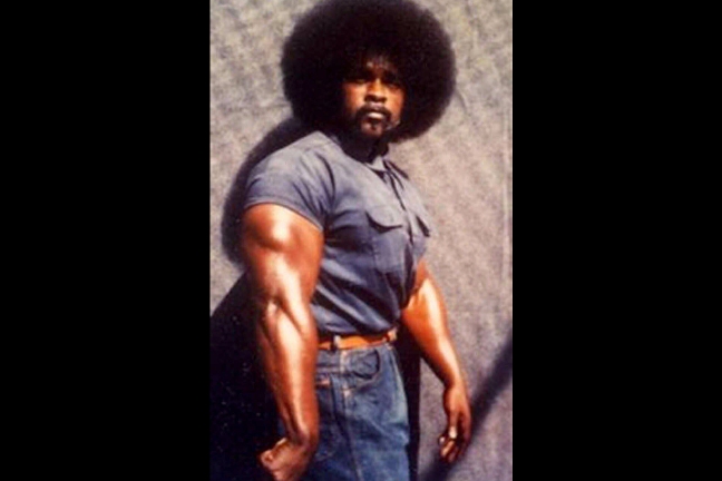 2005 blev Schwarzenegger Terminator på riktigt när han inte benådade den tidigare gängledaren Tookie Williams. Beslutet att inte benåda honom var kontroversiellt på grund av brottslingens total metamorfos. Han greps och dömdes 1981 för att ha rånmördat fy 2005 blev Schwarzenegger Terminator på riktigt när han inte benådade den tidigare gängledaren Tookie Williams. Beslutet att inte benåda honom var kontroversiellt på grund av brottslingens total metamorfos. Han greps och dömdes 1981 för att ha rånmördat fy