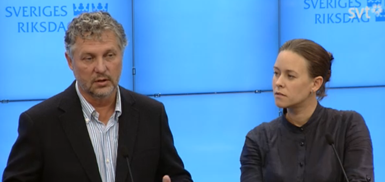 Miljöpartiets språkrör, Peter Eriksson och Maria Wetterstrand på presskonferensen måndagen efter valet.