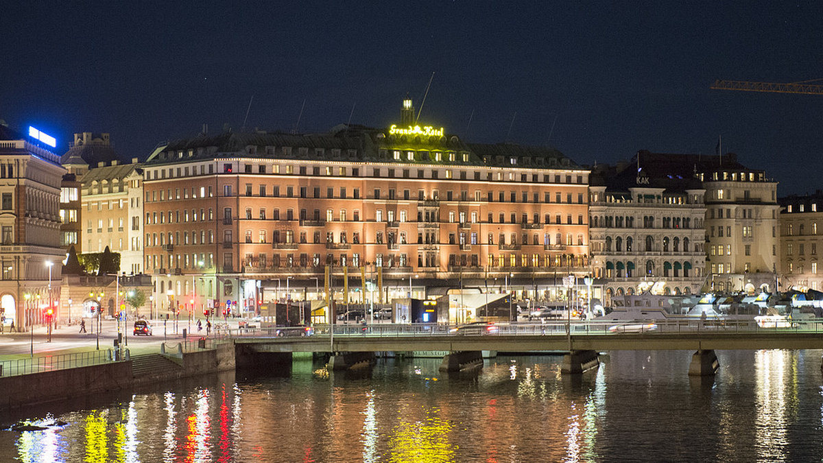 I Sverige kan man bland annat lyxa till det på Grand hotel i Stockholm.