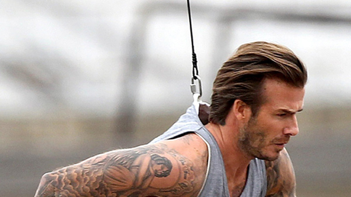 David Beckham spelar in kalsongreklam. 