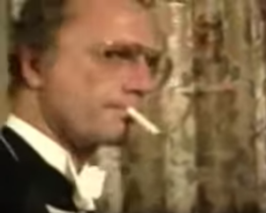 Kungen röker en cigarett Kungen röker en cigarett