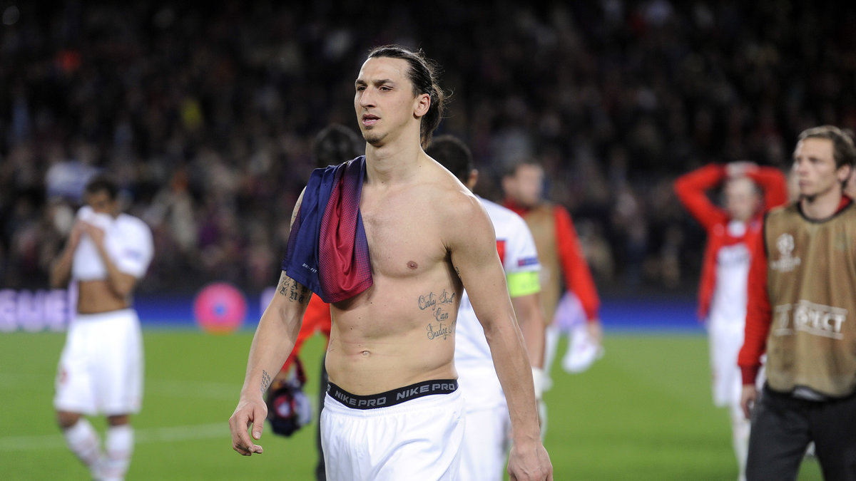 Zlatan Ibrahimovic åkte nyligen ur Champions League och franska cupen, samtidigt riskerar PSG att förlora stjärnan på grund av den nya höginkomstskatten.