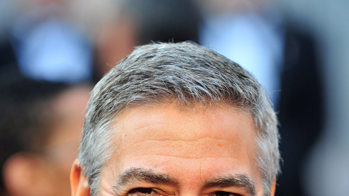 När stiliga George Clooney ler får han många hjärtan att klappa. 