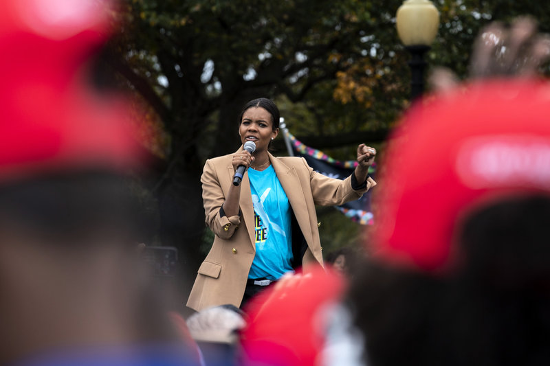 Den konservativa aktivisten och kommentatorn Candace Owens, fotograferad utanför Vita huset 2020.