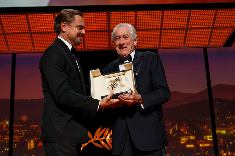 Robert De Niro fick ta emot hederspriset i Cannes. Prisutdelare var Leonardo DiCaprio, som flera gångar varit hans motspelare.