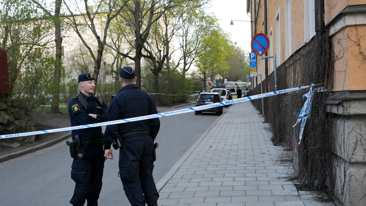 En man sköts till döds på på Södermalm i centrala Stockholm i måndags.