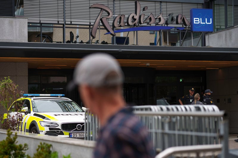 Säkerhetspådrag utanför Israels spelarhotell i Oslo.