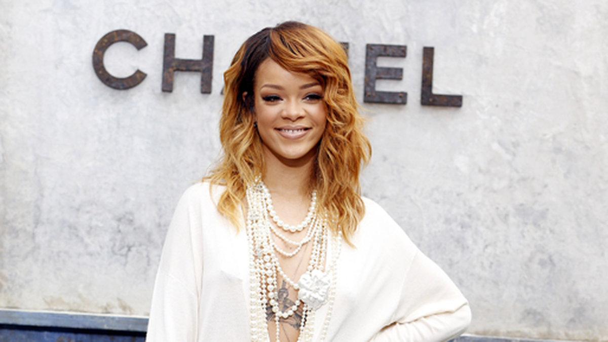 Rihanna förgyllde Chanels visning i Paris i somras.